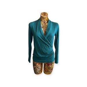 Pure Collection top vneck green size 6 small